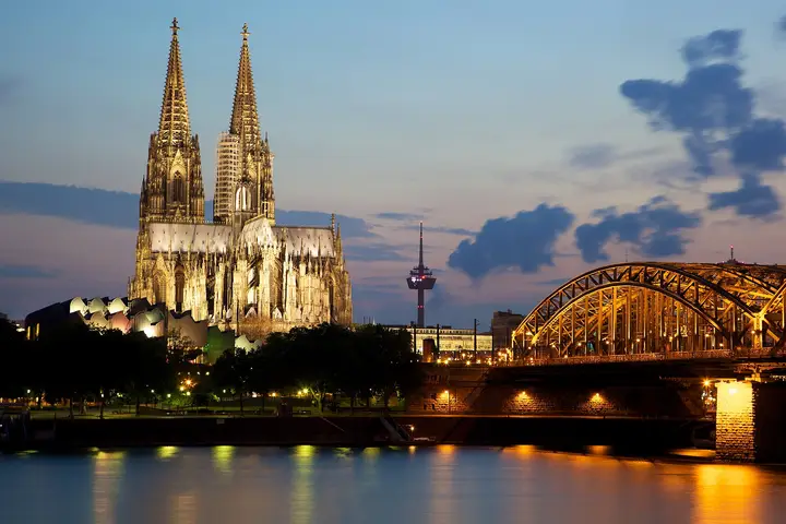 Köln Katedrali ve Hohenzollern Köprüsü
